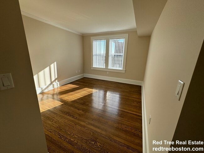 Building Photo - 20 Short St Unit 3