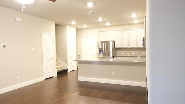 Photo - 332 Blackthorne Dr