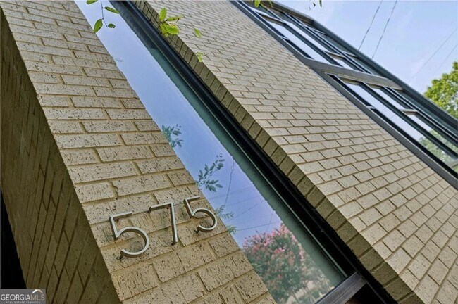 Photo - 575 Highland Ave NE