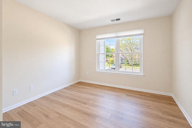 382 Andover Pl