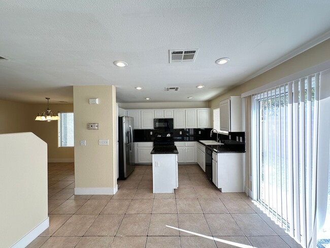 Photo - FALCON POINTE