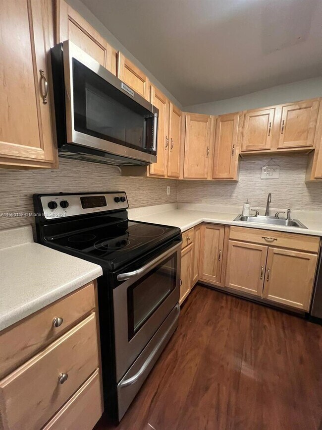 Photo - 3025 Mary St