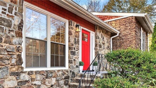 Photo - 2918 Highland Dr SE