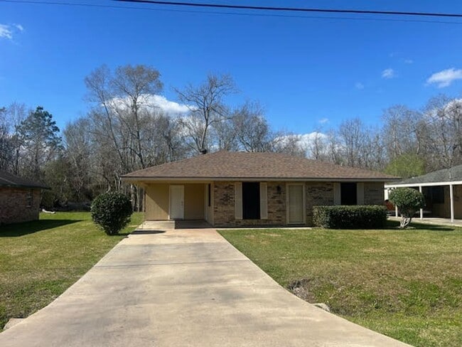 Building Photo - NEW ON MARKET  BREAUX BRIDGE!