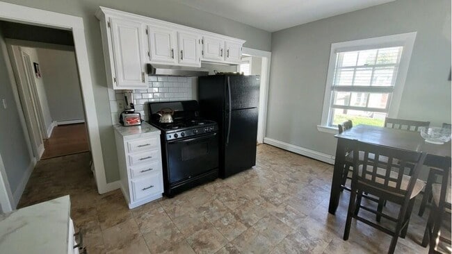 82 Burnside Ave Unit 2