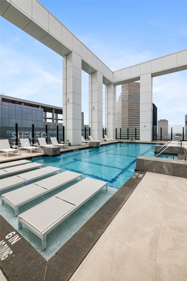 Building Photo - 808 Crawford St Unit 2701