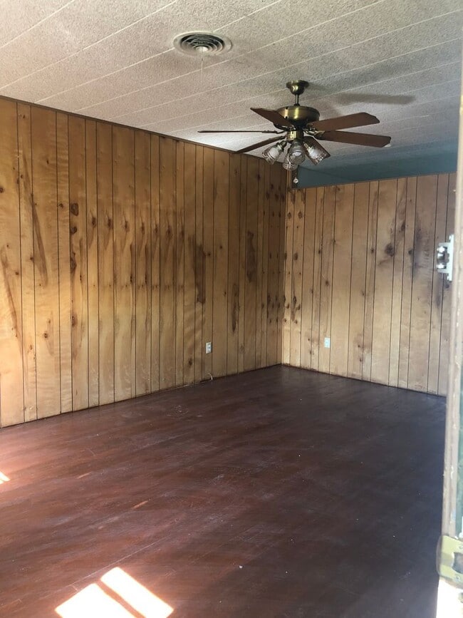 Photo - 3 Bedrooms, 1 Bath, 1 Car Garage Near Caprock High School!