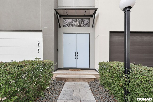 Photo - 2225 Hopkins St