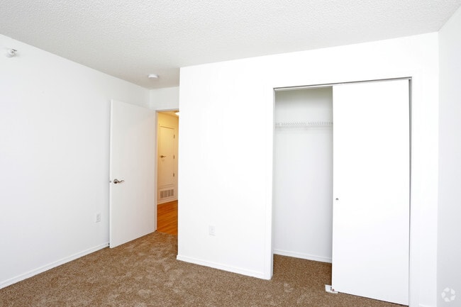 1BR, 1BA - 572 SF - Bedroom - Kings Gate Senior