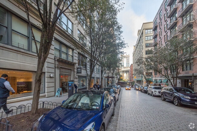 Neighborhood context - 70 Washington St