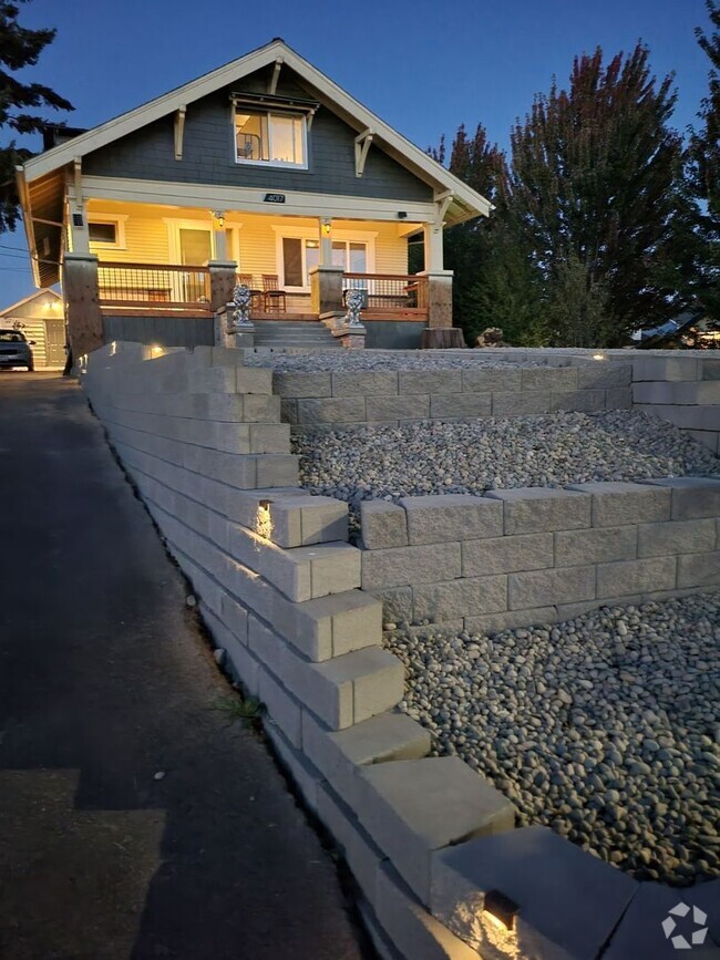 Building Photo - Charming 2BR Duplex in Tacoma Rental