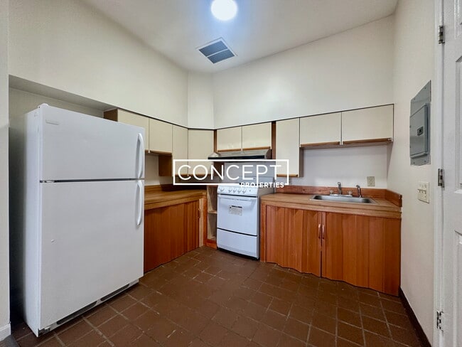 Building Photo - 81 Essex St Unit 82