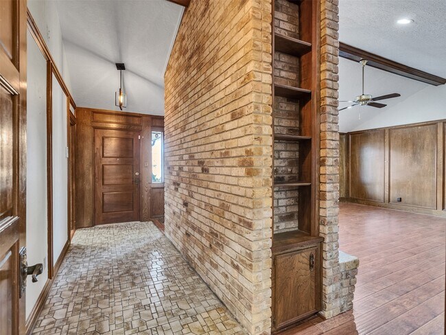 Photo - 8 Shadowood St