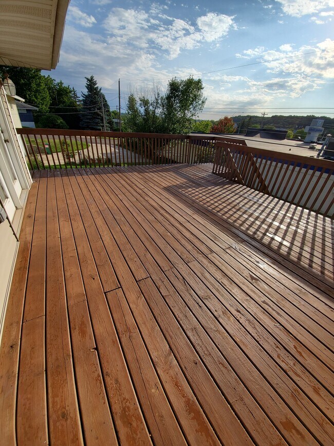 Deck - 1913 3rd Ave NE Unit A