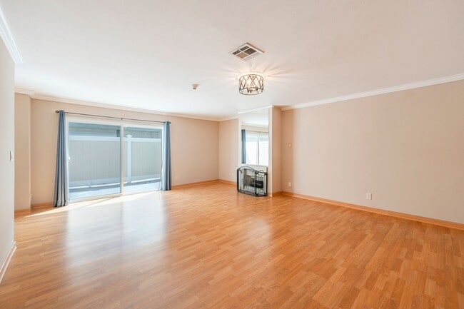 Photo - Mathews Avenue Unidad #3