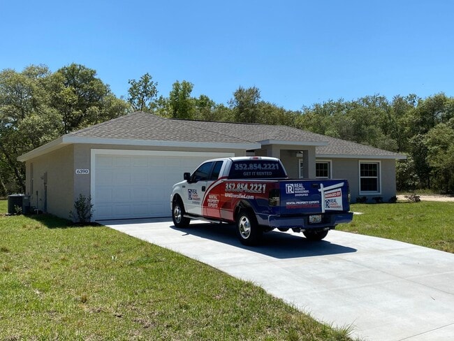 Photo - Desirable SW Ocala Neighborhood 4/2/2 *WON'T LAST*