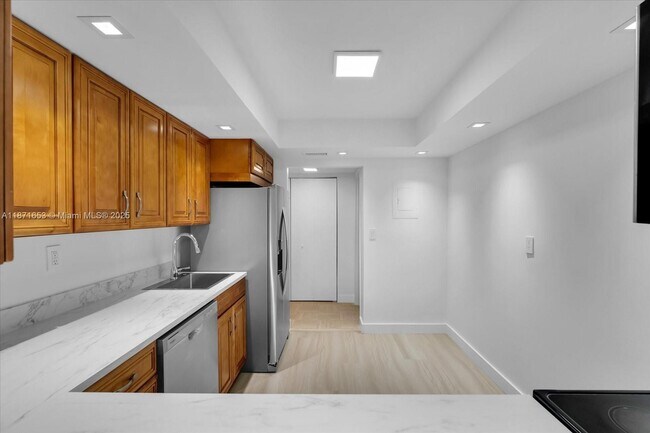 Photo - 1000 Parkview Dr Unit 129