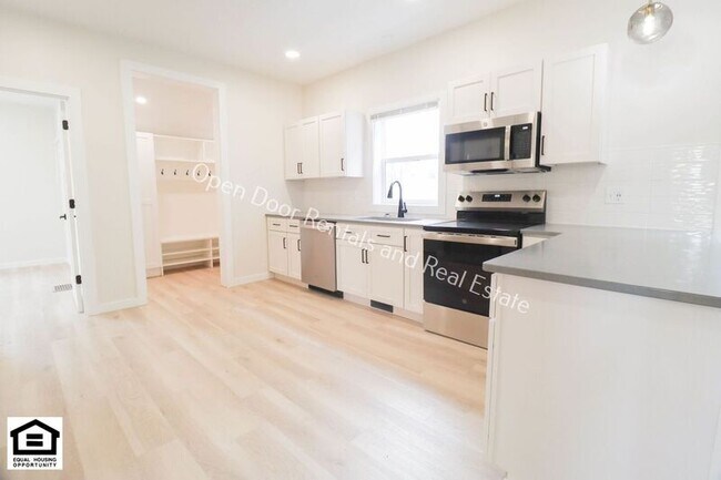 Photo - 417 W 4th St Unit 100
