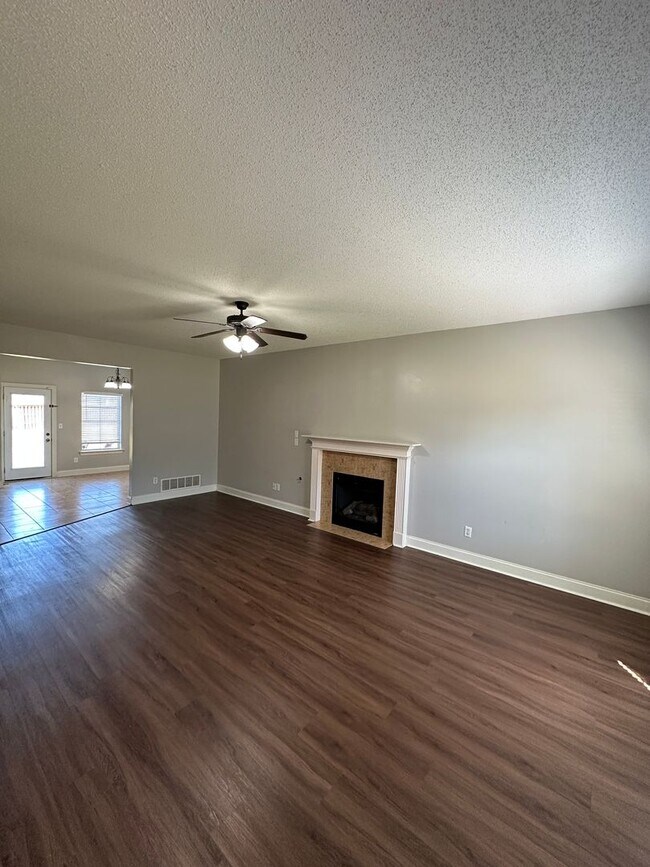 Photo - 4 BR/ 2.5 BA in Exclusive Snowden Grove!