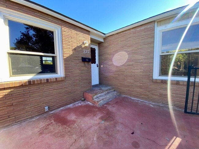 Photo - Darling Home in Historic Yakima Neighborhood