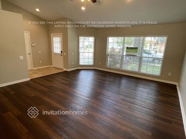 Photo - 829 W Charing Cross Cir