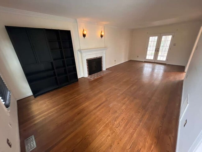 Photo - 5916 Park Forest Ln