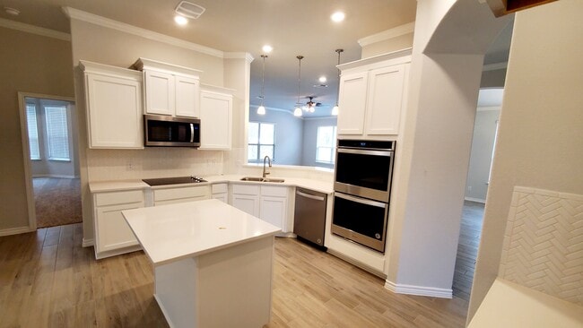 Photo - 705 Lister Dr