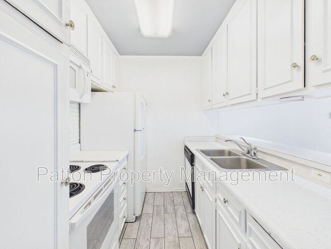 Photo - 2400 S Polk St Unit 204