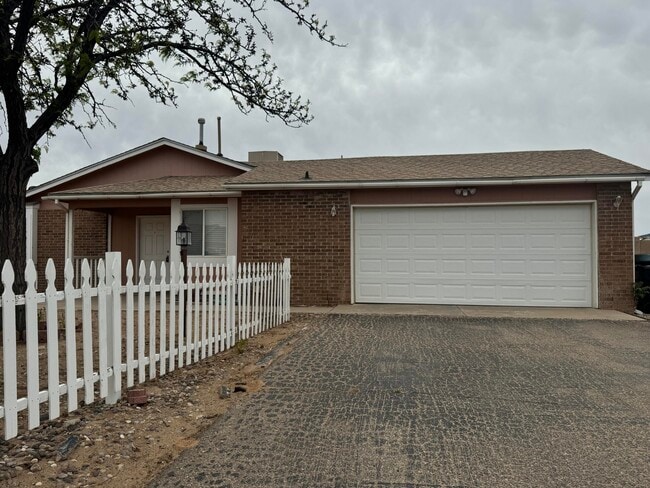 Building Photo - 556 Apache Loop SW