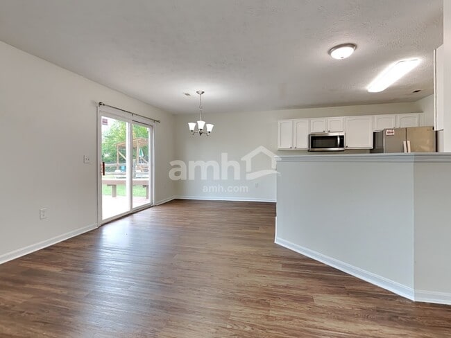 Photo - 216 Heftner Cir