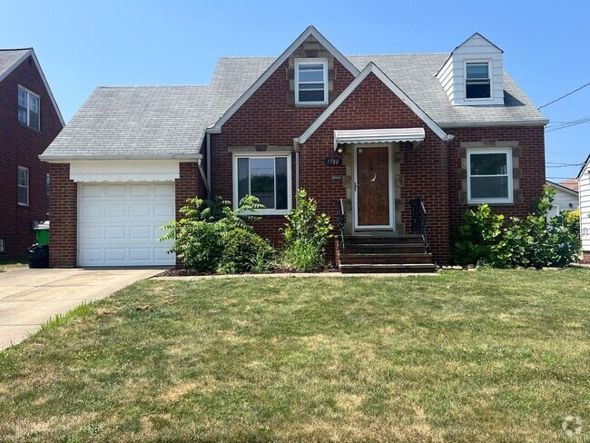 Building Photo - Charming Euclid Home with Spacious Layout