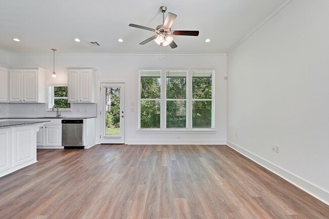 Photo - Must see Community near LSU!