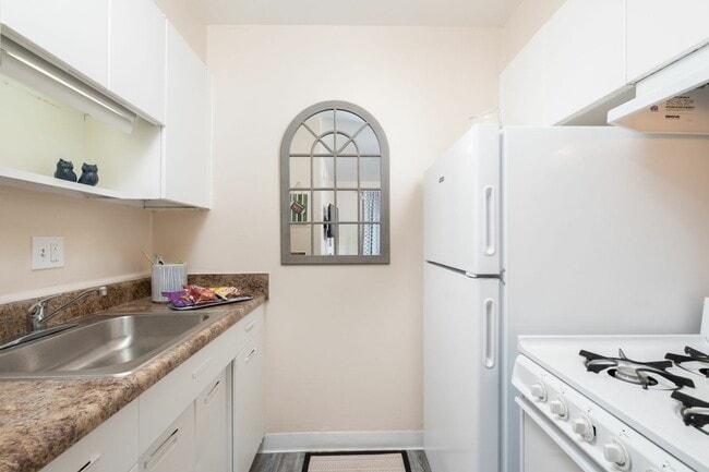 College Manor - 1 Bedroom