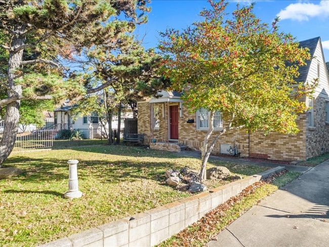 Photo - 1307 S Indianapolis Ave