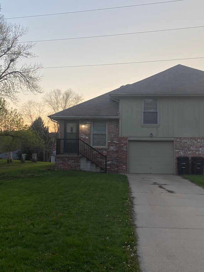 Photo - 5606 S 114th St Unit 5608