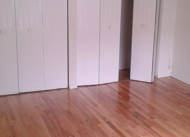 Photo - 1515 W Morse Ave Unit 211