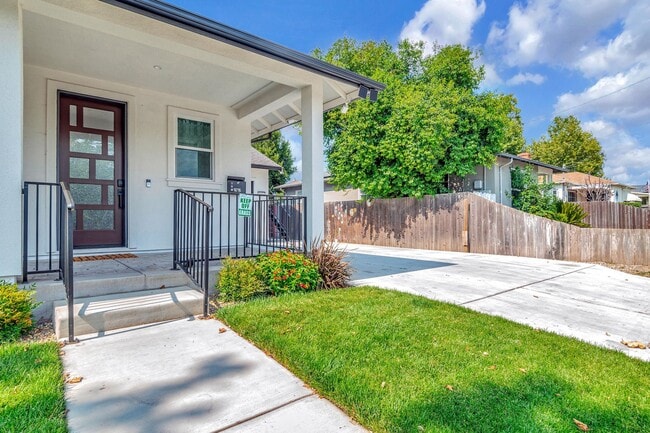 Photo - Fully Furnished 3BD/2BA Home with Solar – ...