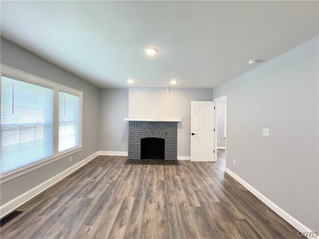 Photo - 1222 Hawley Ave