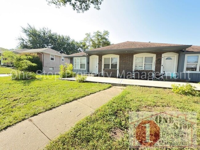 Building Photo - 2 Bedroom and 2 Bathroom duplex in Blue Sp... Rental