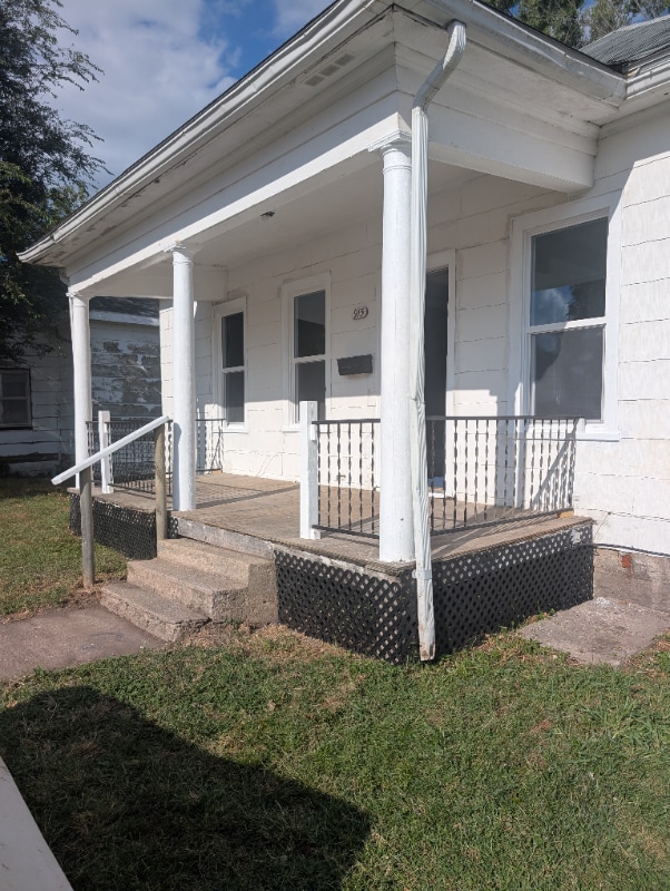 Building Photo - 915 S 5th St Rental