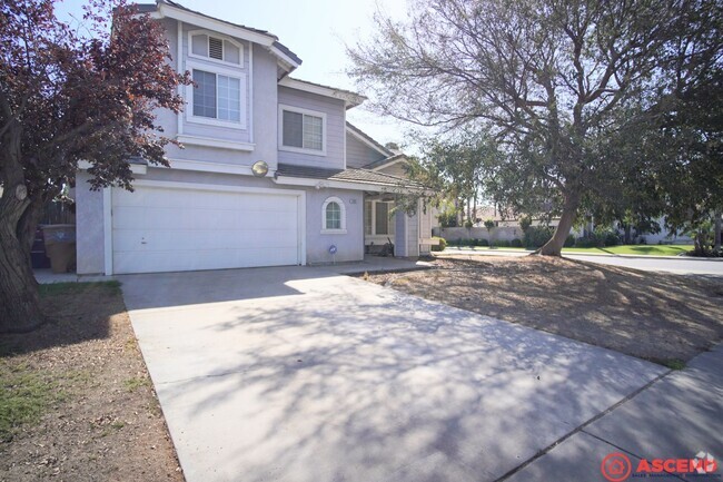 Building Photo - Fabulous Home in Campus Park!