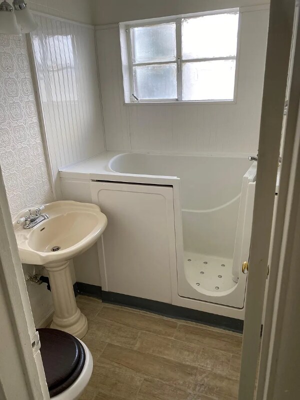 Photo - 374 E 5th St