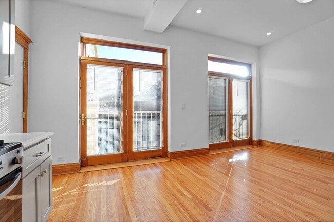 713 W Wrightwood Ave Unit 2R