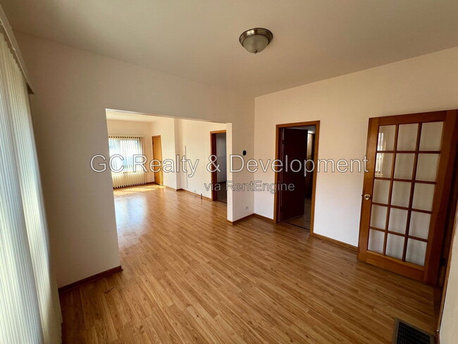 Photo - 4447 N Melvina Ave Unit 1