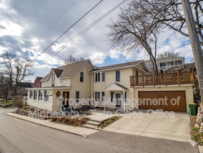 Building Photo - 402 2nd St N