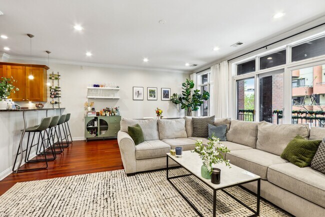 Photo - 1411 W Chicago Ave Unit 1411 W Chicago Ave