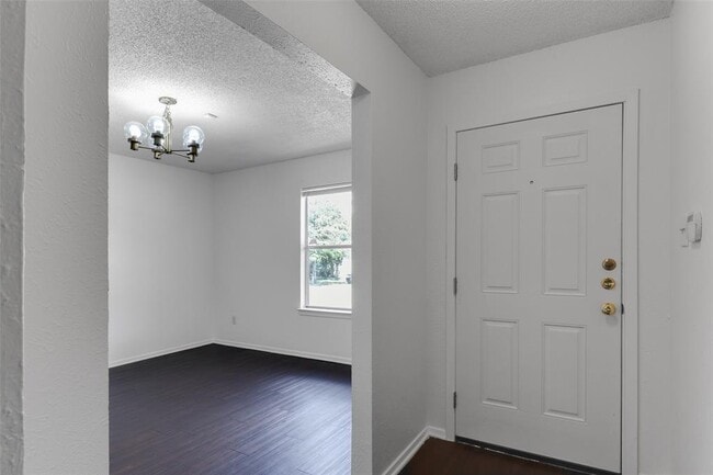 Photo - 656 Mairo St