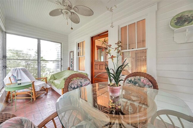 Photo - 2502 York St S