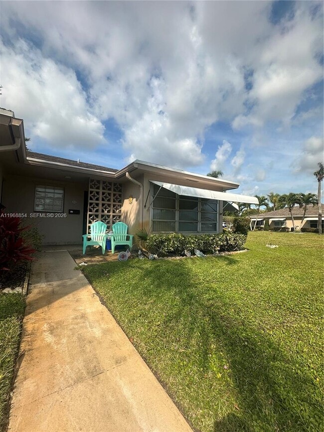 Photo - 1252 Club Dr W