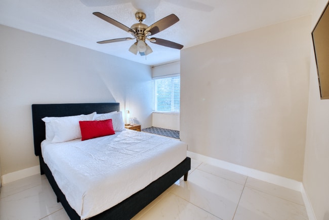 Building Photo - 2659 E Vegas Valley Dr Rental